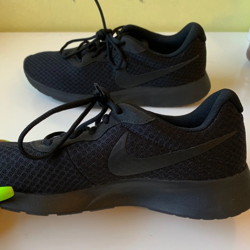 Nike Tanjun